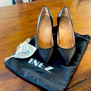 Inez black leather pumps 7W